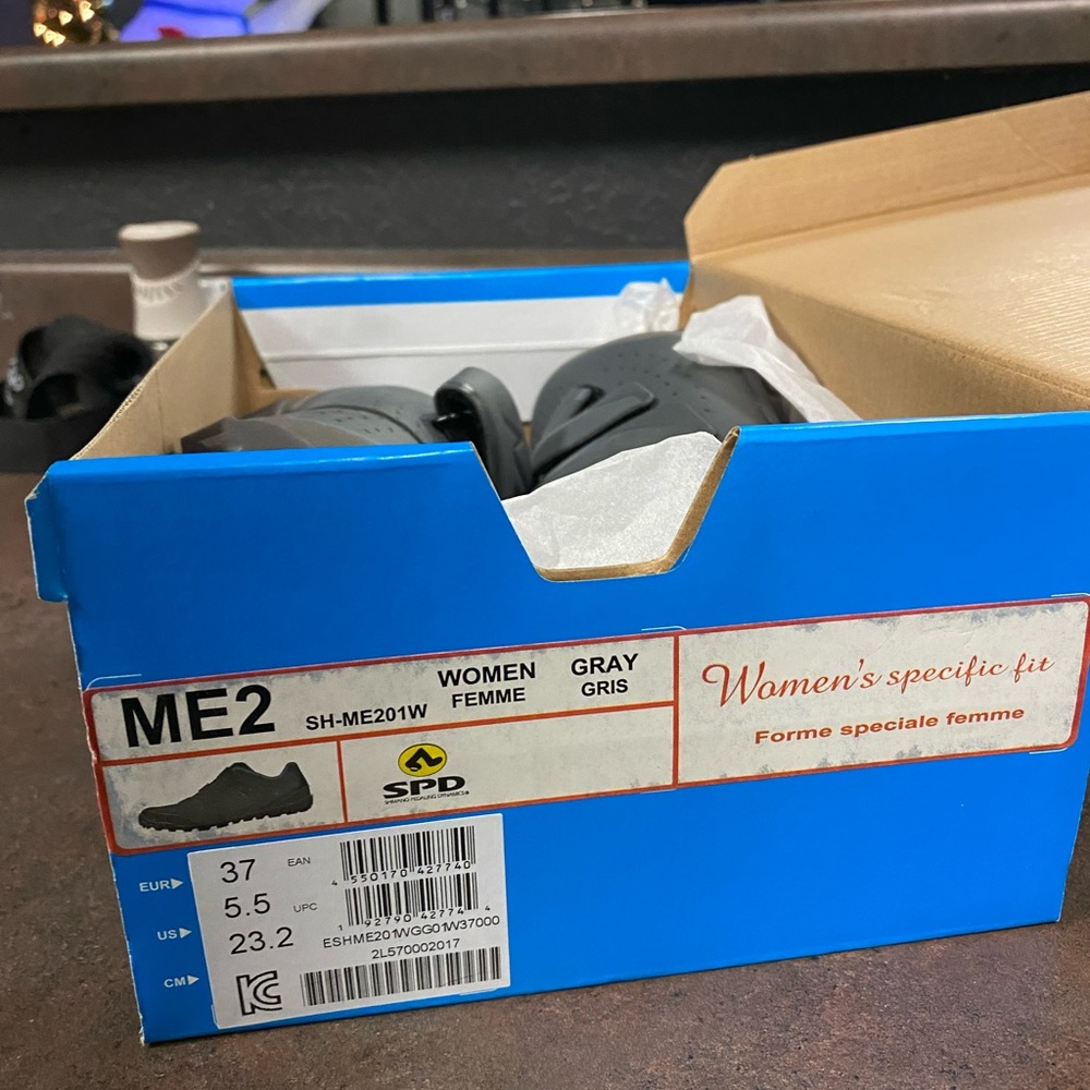 Shimano brand new SPD compatible spin shoes ME2.